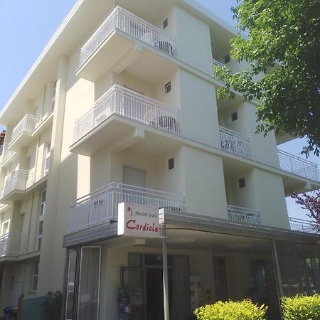 B&B - Meuble' - Hotel " Cordiale " Misano Adriatico Εξωτερικό φωτογραφία