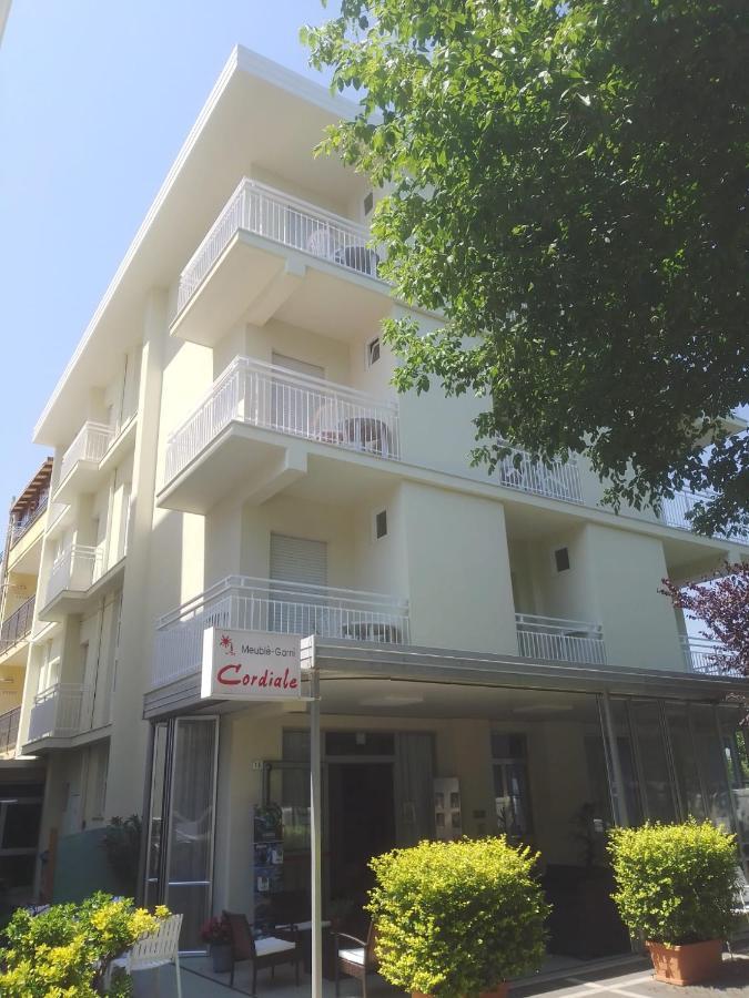 B&B - Meuble' - Hotel " Cordiale " Misano Adriatico Εξωτερικό φωτογραφία