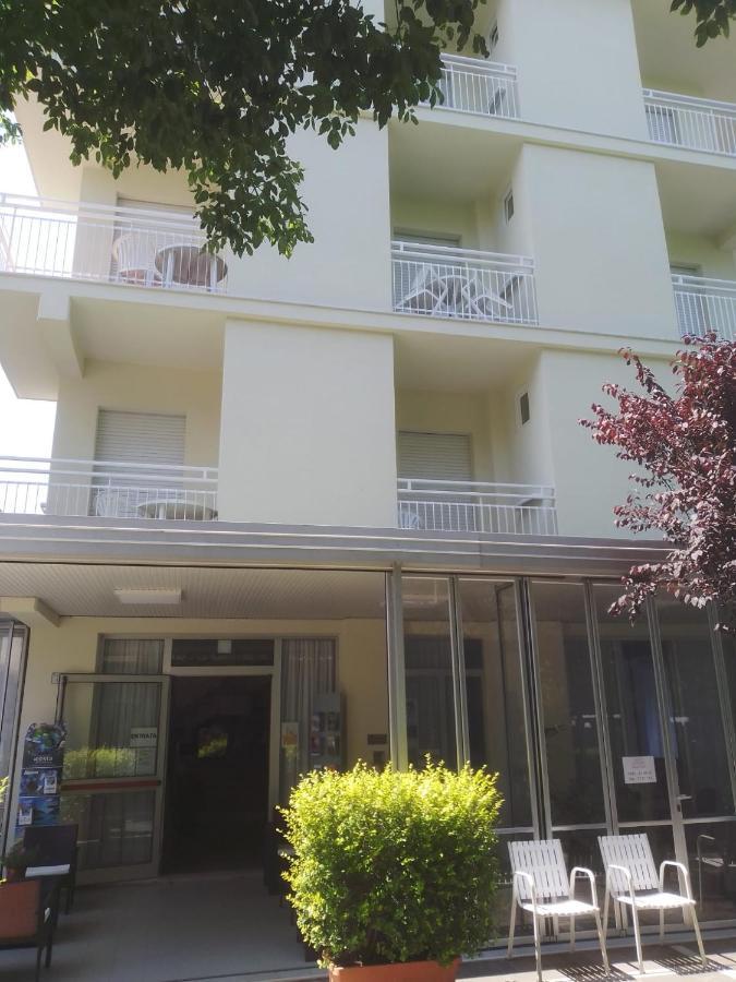 B&B - Meuble' - Hotel " Cordiale " Misano Adriatico Εξωτερικό φωτογραφία