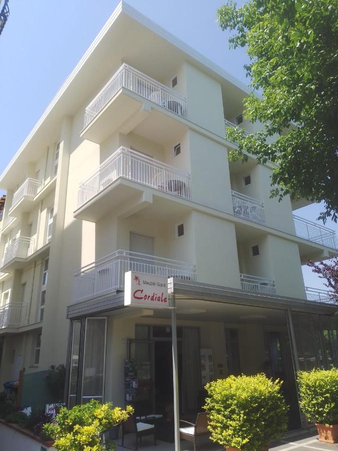 B&B - Meuble' - Hotel " Cordiale " Misano Adriatico Εξωτερικό φωτογραφία
