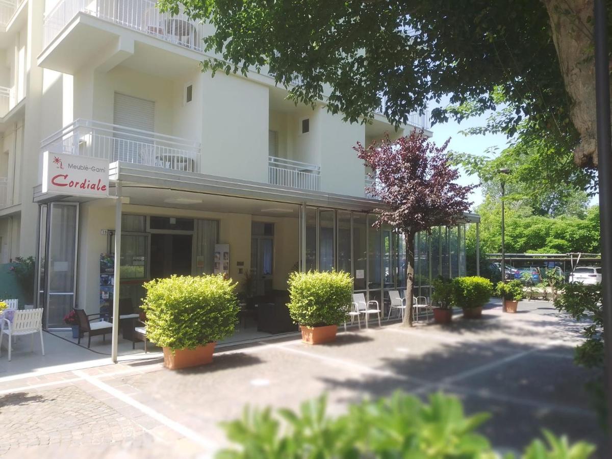 B&B - Meuble' - Hotel " Cordiale " Misano Adriatico Εξωτερικό φωτογραφία