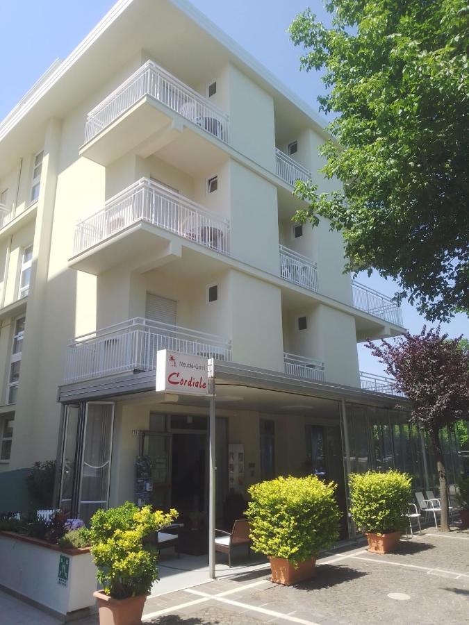 B&B - Meuble' - Hotel " Cordiale " Misano Adriatico Εξωτερικό φωτογραφία