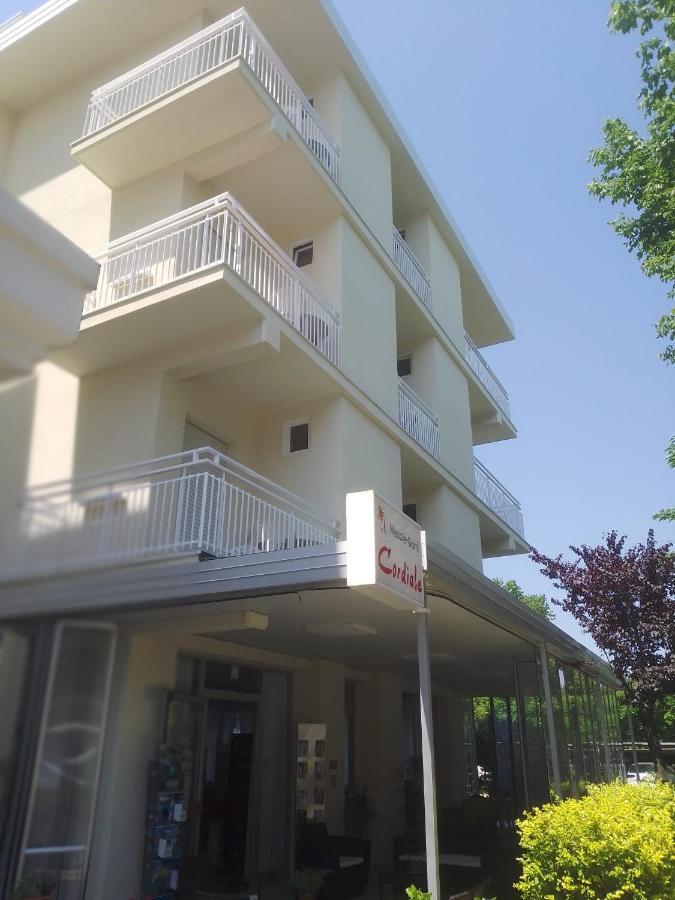 B&B - Meuble' - Hotel " Cordiale " Misano Adriatico Εξωτερικό φωτογραφία