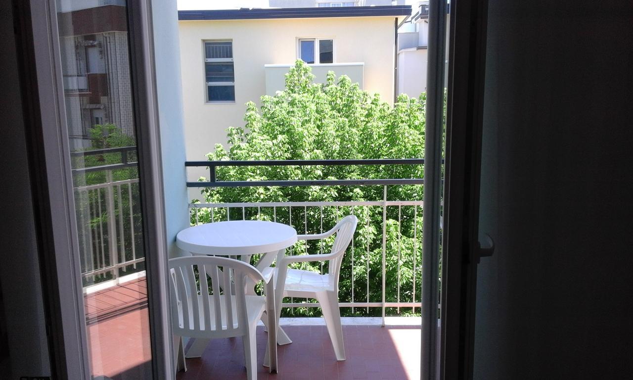 B&B - Meuble' - Hotel " Cordiale " Misano Adriatico Εξωτερικό φωτογραφία