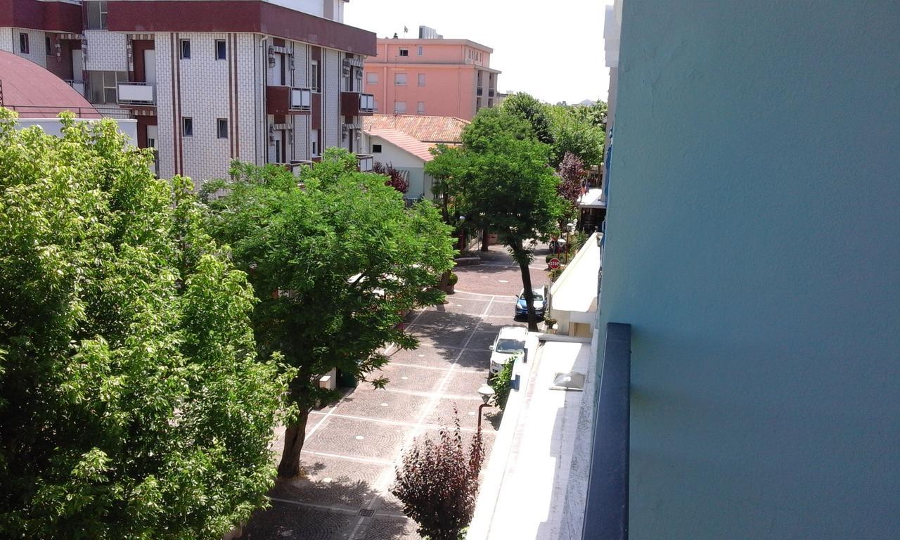 B&B - Meuble' - Hotel " Cordiale " Misano Adriatico Εξωτερικό φωτογραφία