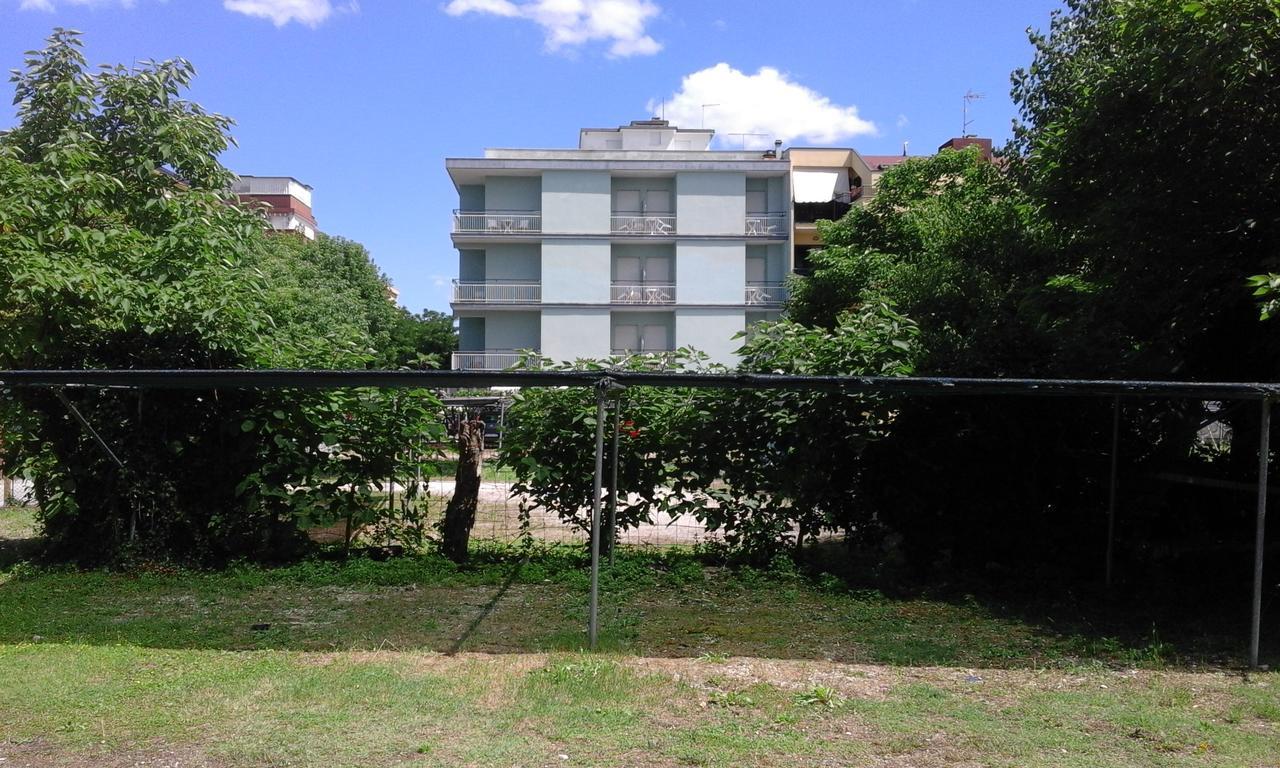B&B - Meuble' - Hotel " Cordiale " Misano Adriatico Εξωτερικό φωτογραφία