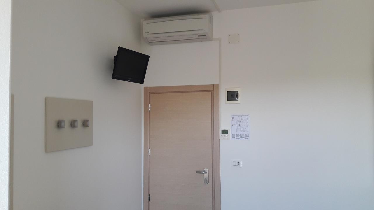 B&B - Meuble' - Hotel " Cordiale " Misano Adriatico Εξωτερικό φωτογραφία