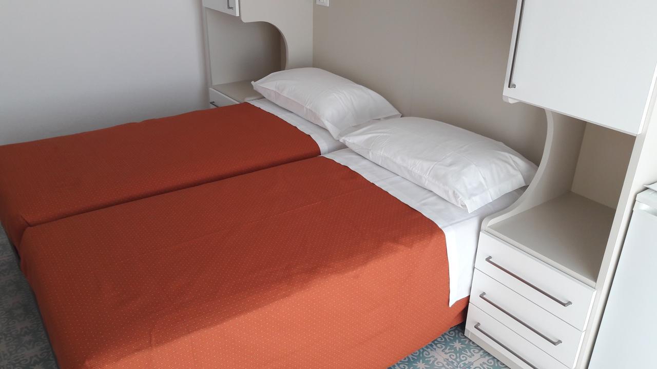 B&B - Meuble' - Hotel " Cordiale " Misano Adriatico Εξωτερικό φωτογραφία