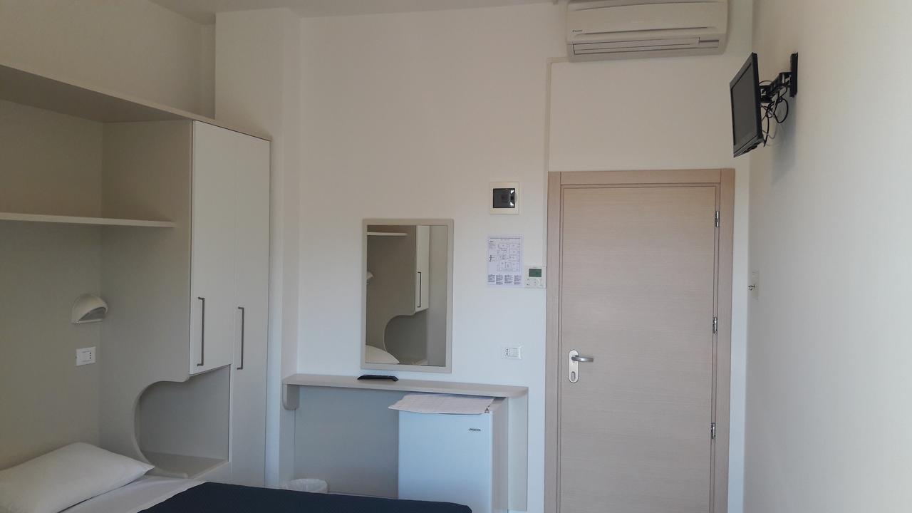 B&B - Meuble' - Hotel " Cordiale " Misano Adriatico Εξωτερικό φωτογραφία