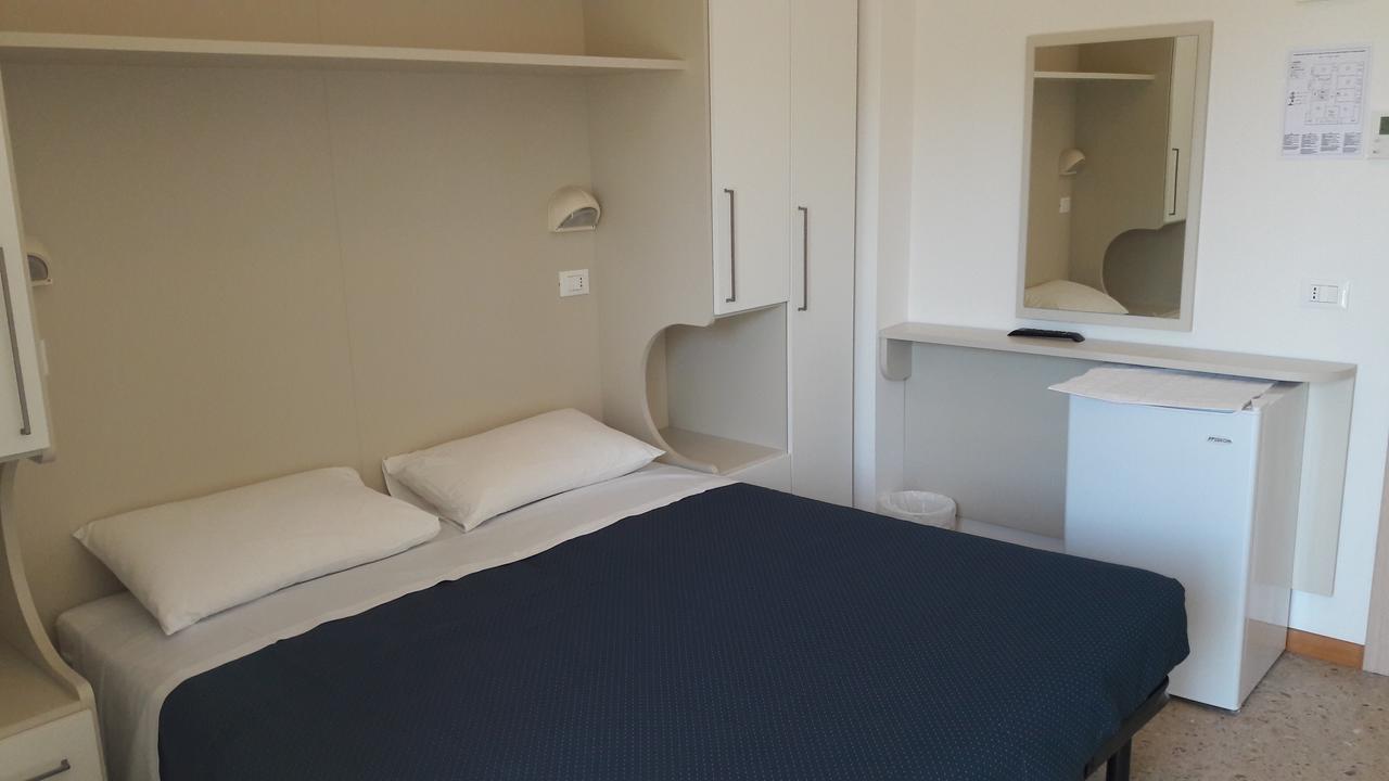 B&B - Meuble' - Hotel " Cordiale " Misano Adriatico Εξωτερικό φωτογραφία