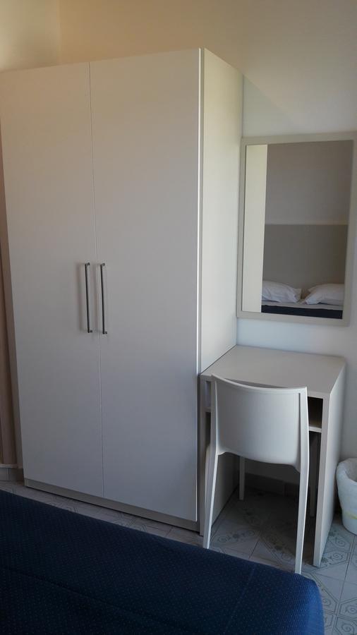 B&B - Meuble' - Hotel " Cordiale " Misano Adriatico Εξωτερικό φωτογραφία