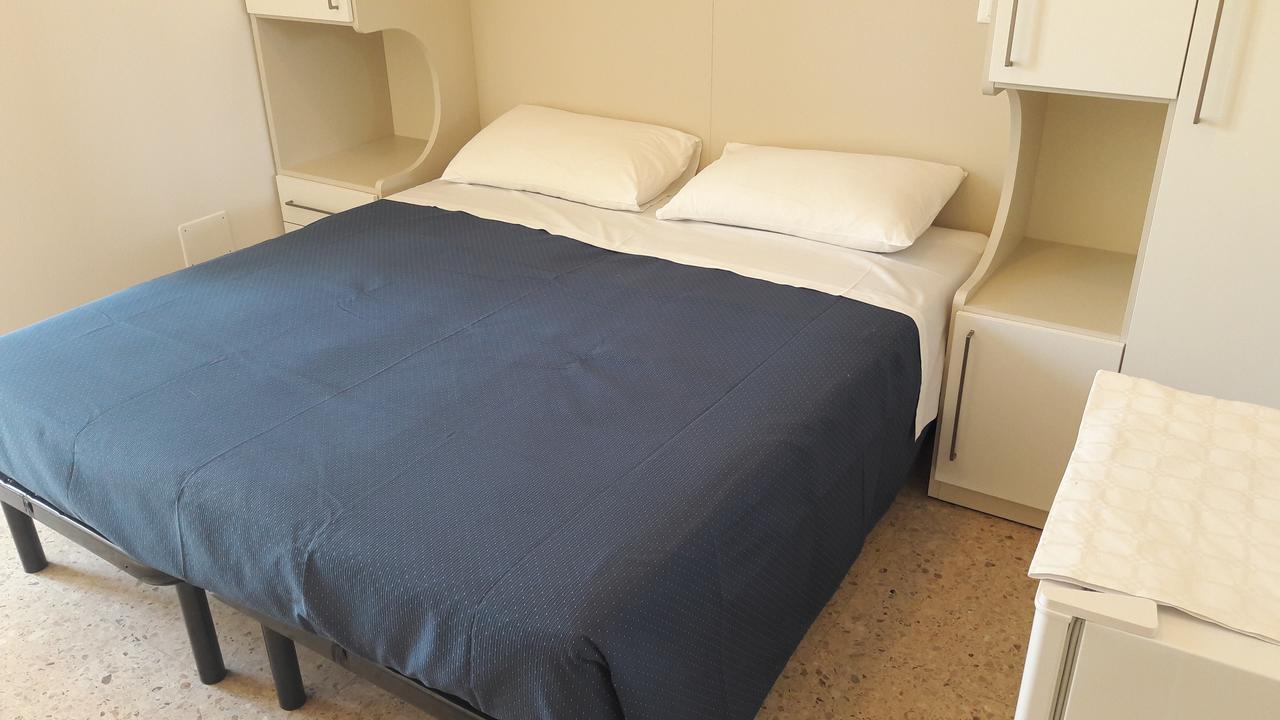 B&B - Meuble' - Hotel " Cordiale " Misano Adriatico Εξωτερικό φωτογραφία