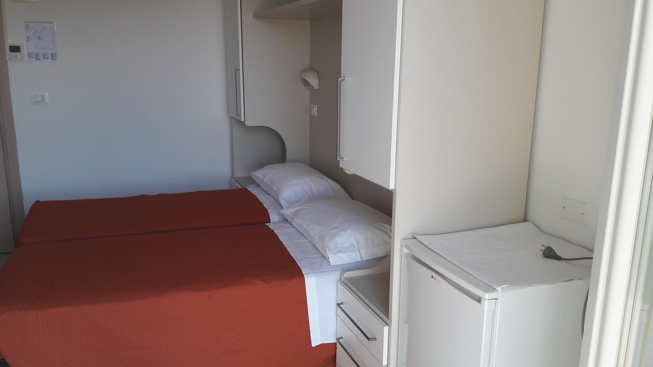 B&B - Meuble' - Hotel " Cordiale " Misano Adriatico Εξωτερικό φωτογραφία