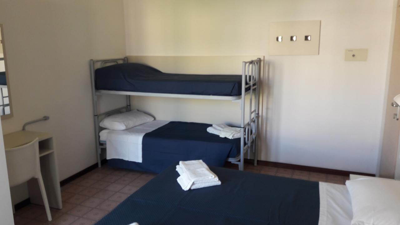 B&B - Meuble' - Hotel " Cordiale " Misano Adriatico Εξωτερικό φωτογραφία