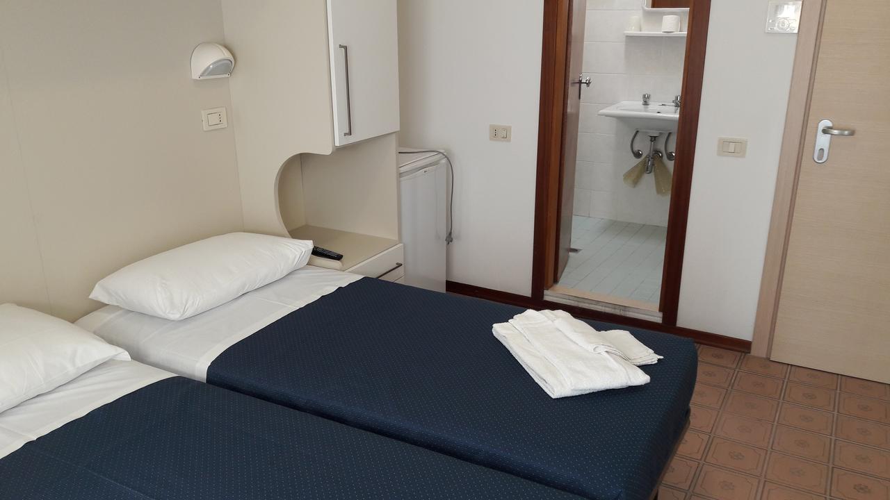 B&B - Meuble' - Hotel " Cordiale " Misano Adriatico Εξωτερικό φωτογραφία