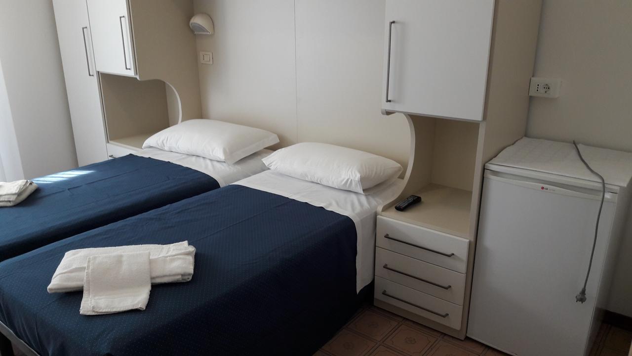 B&B - Meuble' - Hotel " Cordiale " Misano Adriatico Εξωτερικό φωτογραφία